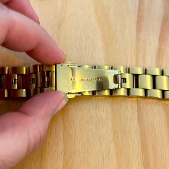 NEW Michael Kors Pavé Gold-Tone Strap For Apple Watch - Picture 5 of 7